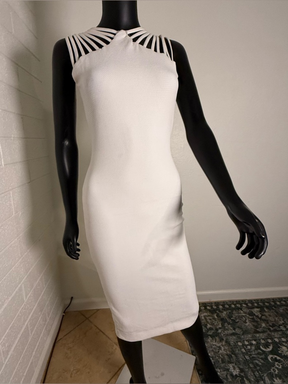 Dress the Population Off‑White Sheath Dress NWOT Size Small Dry Clean Only